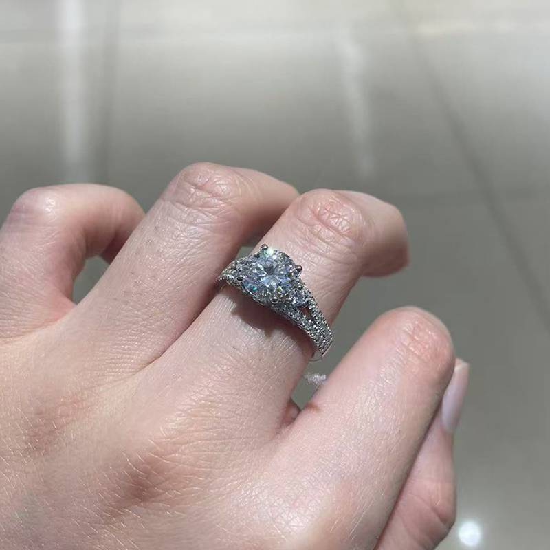 Affordable Luxury满钻Y臂三石款Women's RingS925银镀白金定制选款主石Moissanite2.0ct/副石高碳钻